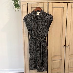 Motherhood maternity dress (M). Black/white pika dots. Buttons all the way